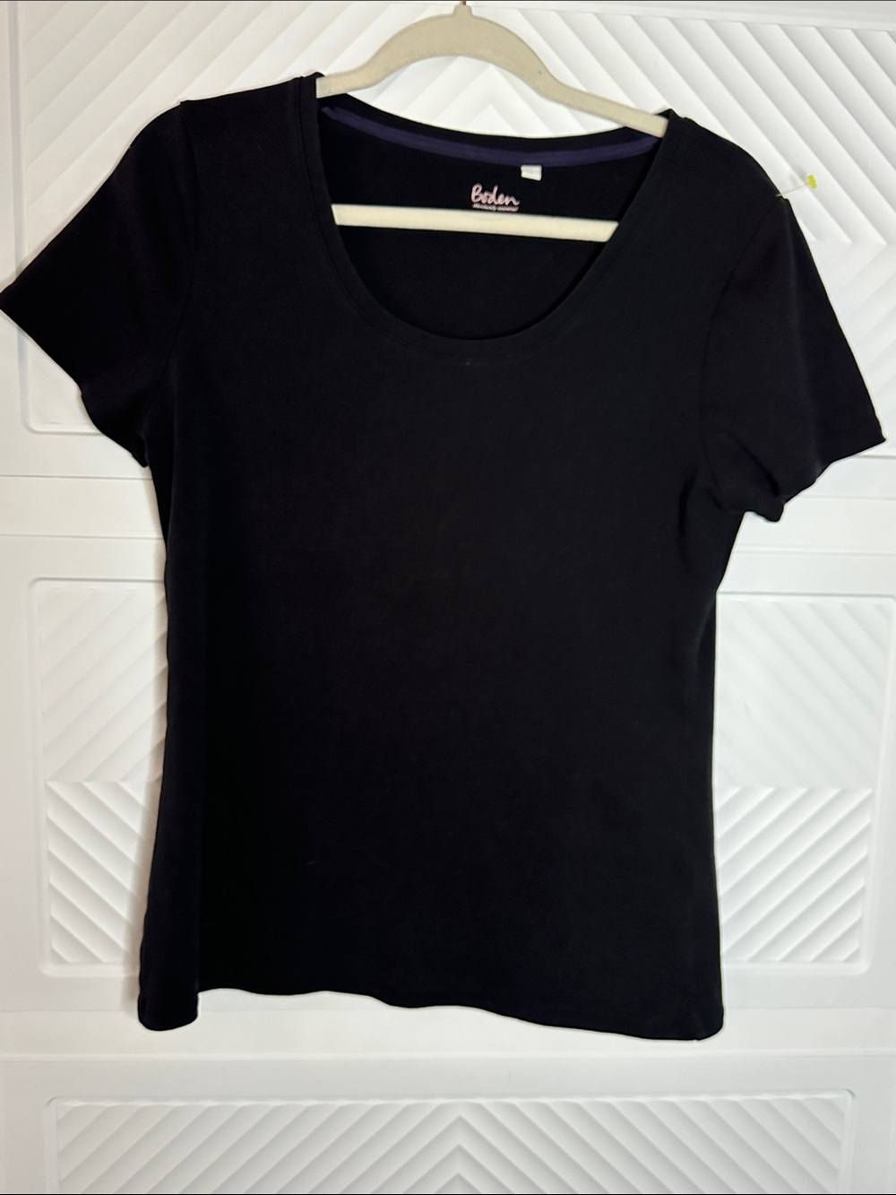 Boden Black Scoop Neck Short Sleeve Tee